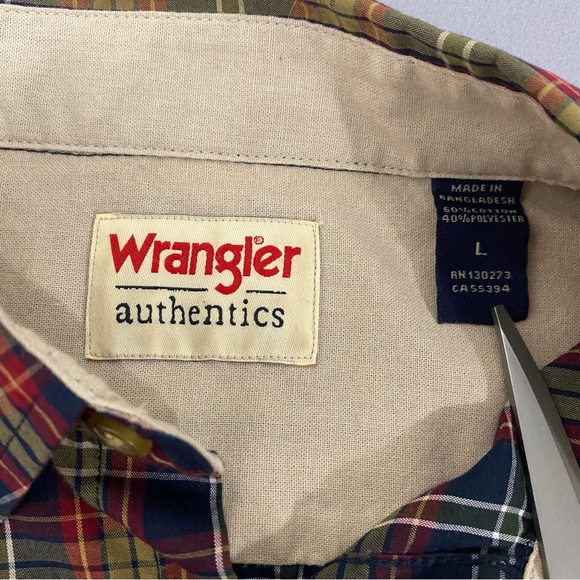 Wrangler Authentic Men's Size Large Long Sleeve Button Shirt Blue Green Plaid - Picture 2 of 7
